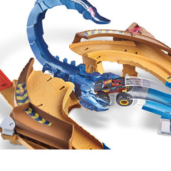 Hot Wheels Monster Trucks Scorpion Sting Raceway Track Set with 1 Toy Truck & 1 Car in 1:64 Scale, Boosted Race Track Toys & Games Mattel