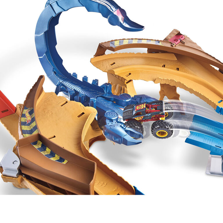Hot Wheels Monster Trucks Scorpion Sting Raceway Track Set with 1 Toy Truck & 1 Car in 1:64 Scale, Boosted Race Track Toys & Games Mattel