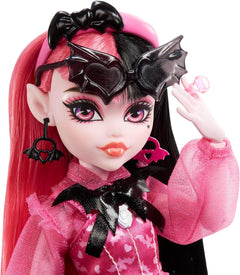 Monster High: Draculaura - Signature Look with Fashion Accessories Pet Bat Count Fabulous Toys & Games Mattel