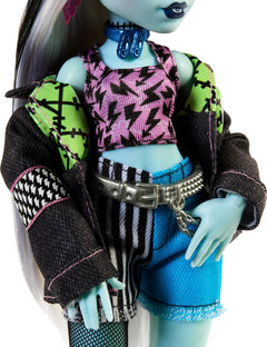 Monster High: Frankie Stein Doll Includes Pet Dog Watzie Toys & Games Mattel