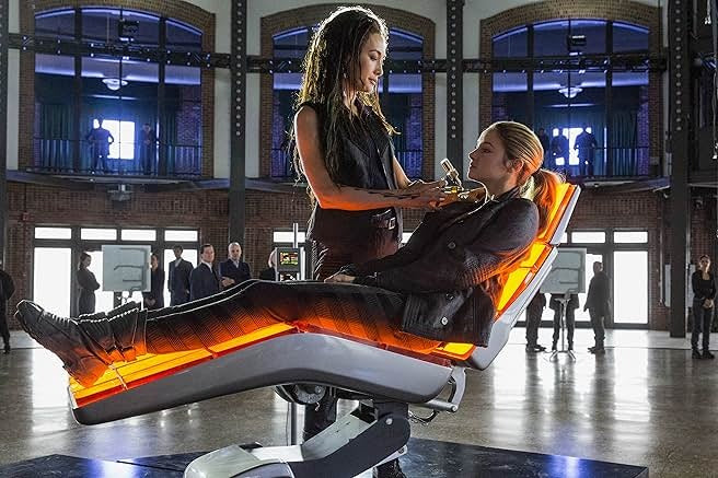 Divergent [Blu-Ray + 4K UHD] Blu-Ray 4K Movie EOne   