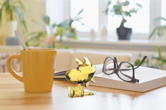 Enesco Facets: Peanuts - Woodstock Sitting Figurine Memorabilia Enesco