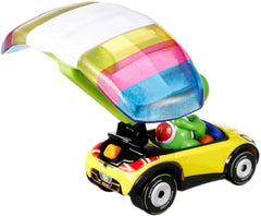 Hot Wheels Mario Kart: Yoshi in Standard Kart With Parafoil Toys & Games Mattel