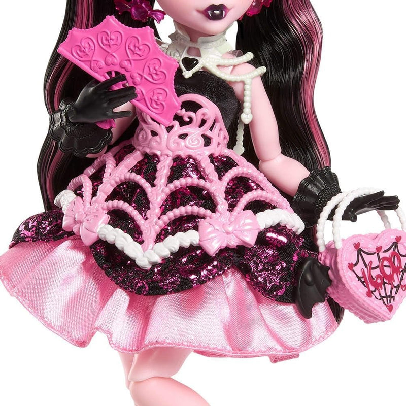 Monster High: Scary Sweet Birthday Draculaura Toys & Games Mattel