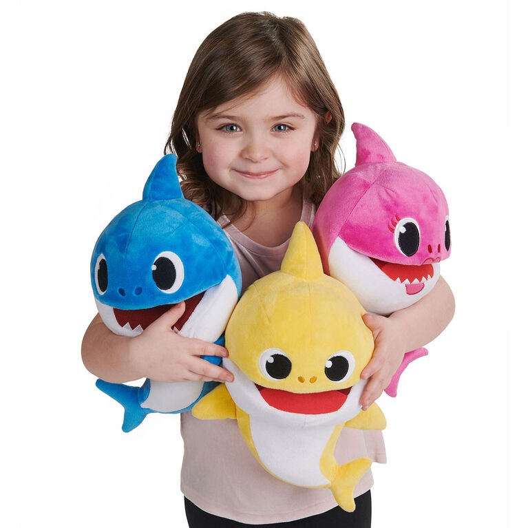 Pinkfong Baby Shark: Song Puppet with Tempo Control - Mommy Shark Toys & Games WowWee