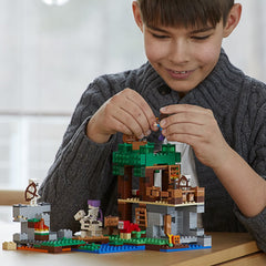 LEGO Minecraft: The Skeleton Attack - 457 Piece Building Set [LEGO, #21146] LEGO LEGO   