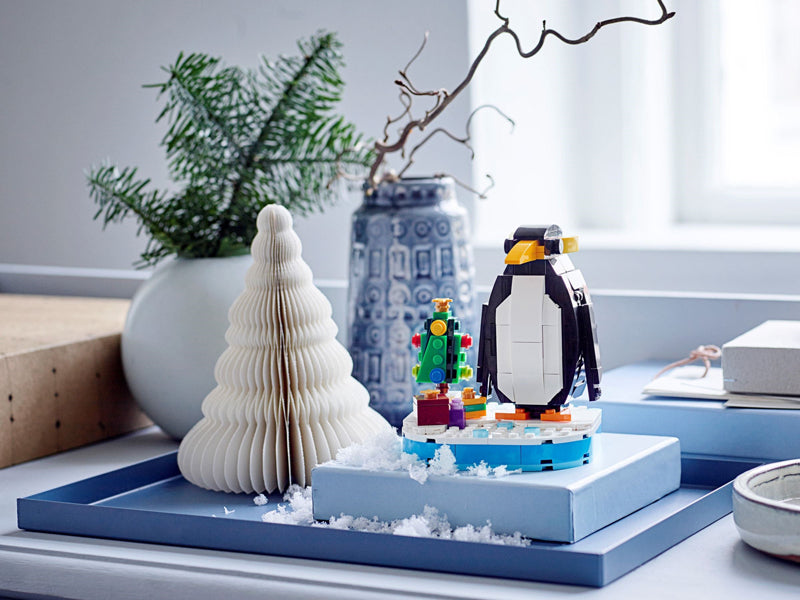 LEGO Christmas Penguin - 244 Piece Building Kit [LEGO, #40498] LEGO LEGO   