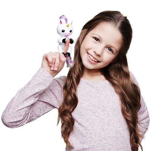 WowWee Fingerlings Baby Unicorn 'Gigi' Interactive Electronic Toy Pet [Toys, Ages 5+] Toys & Games WowWee   