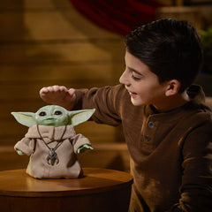 Star Wars: The Mandalorian - The Child (Baby Yoda) - Animatronic Edition [Toys, Ages 4+] Toys & Games Hasbro   